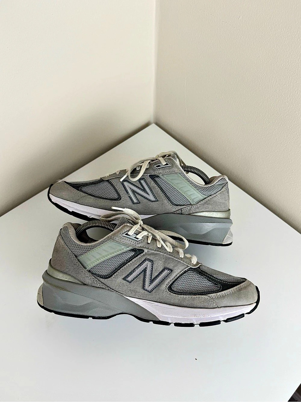 New Balance 990v5 Gray Sneakers – Men’s US 9.5 / EU 43
